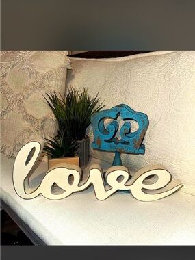 Wooden 'love' Sign, book display & 2 faux decorative plants